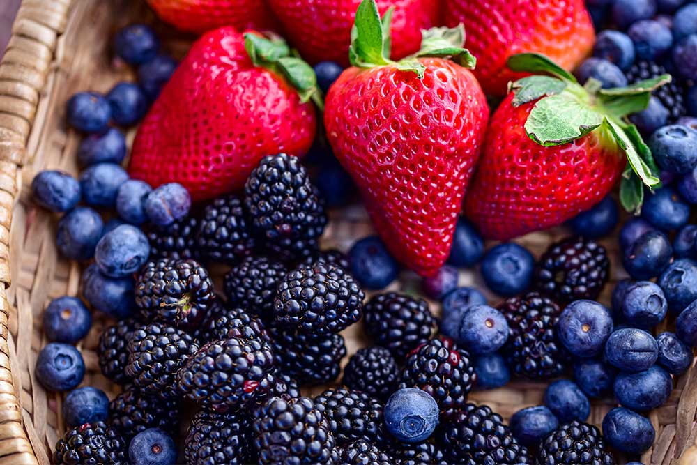 berries are fruits that can help you lose weight